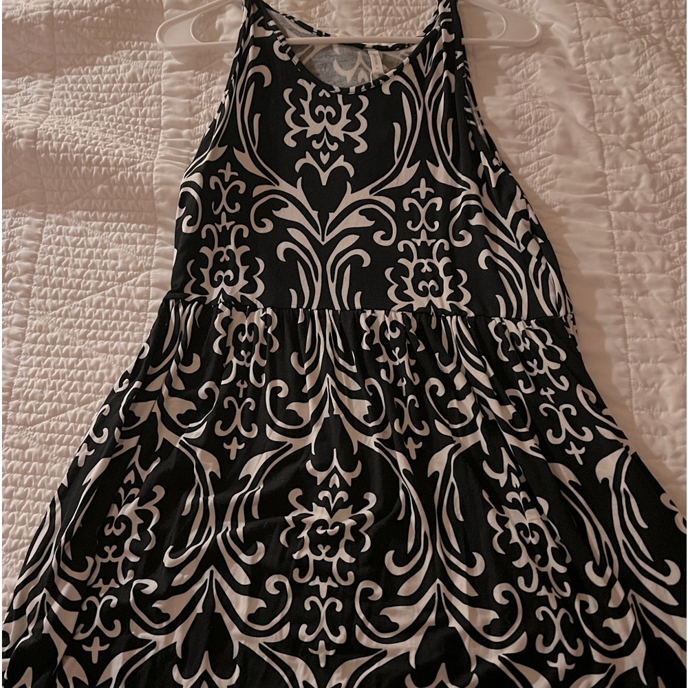 Extra large black and white design dress. Knee length.